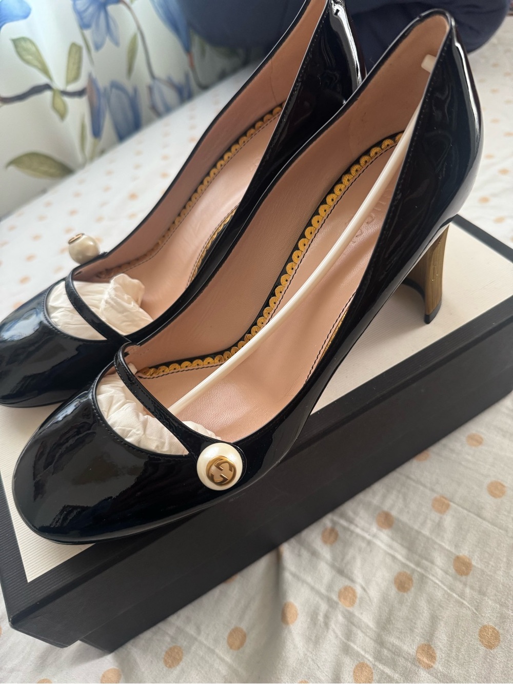 Gucci Black Patent Leather Mid-Heel Pumps with Vernice crystal. Size 39 NEW! - Picture 2 of 8